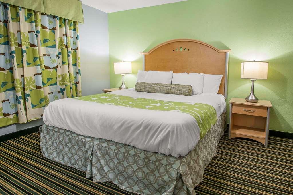 Rodeway Inn & Suites Winter Haven Chain Of Lakes Стая снимка