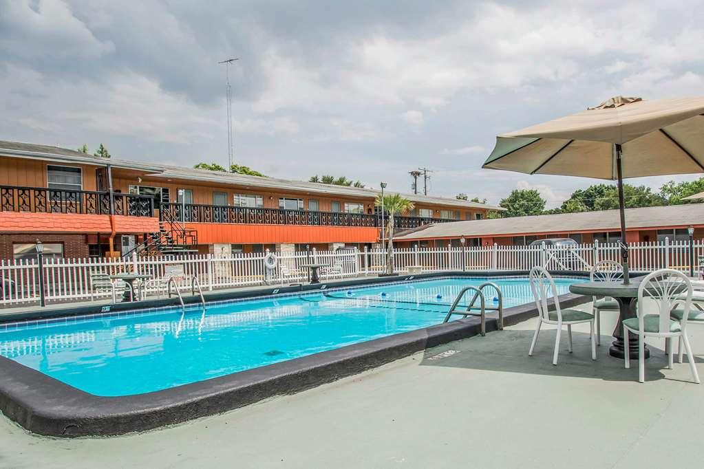 Rodeway Inn & Suites Winter Haven Chain Of Lakes Съоръжения снимка
