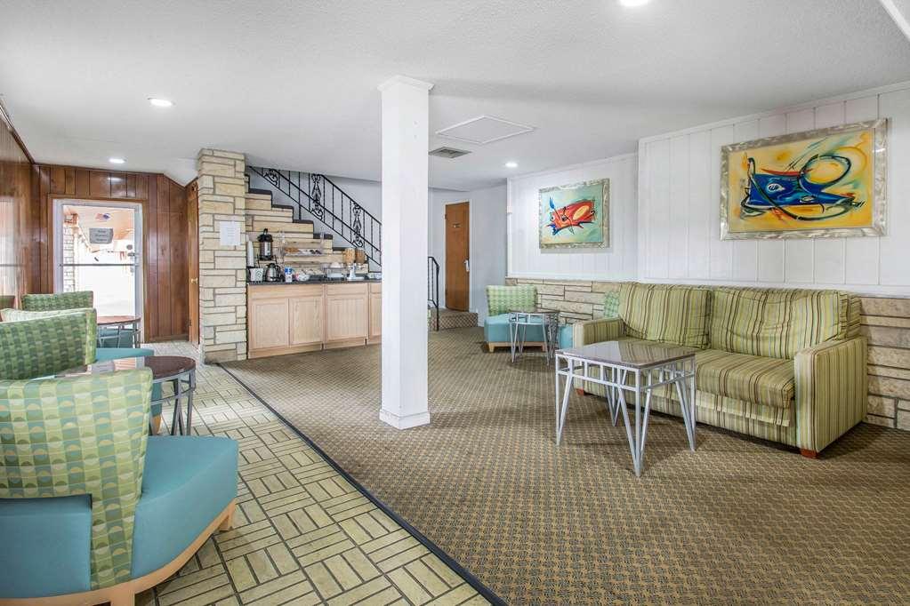 Rodeway Inn & Suites Winter Haven Chain Of Lakes Интериор снимка