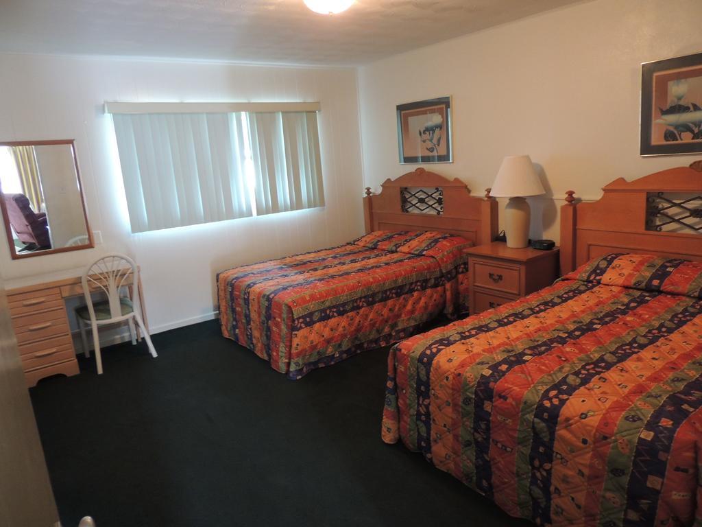 Rodeway Inn & Suites Winter Haven Chain Of Lakes Стая снимка