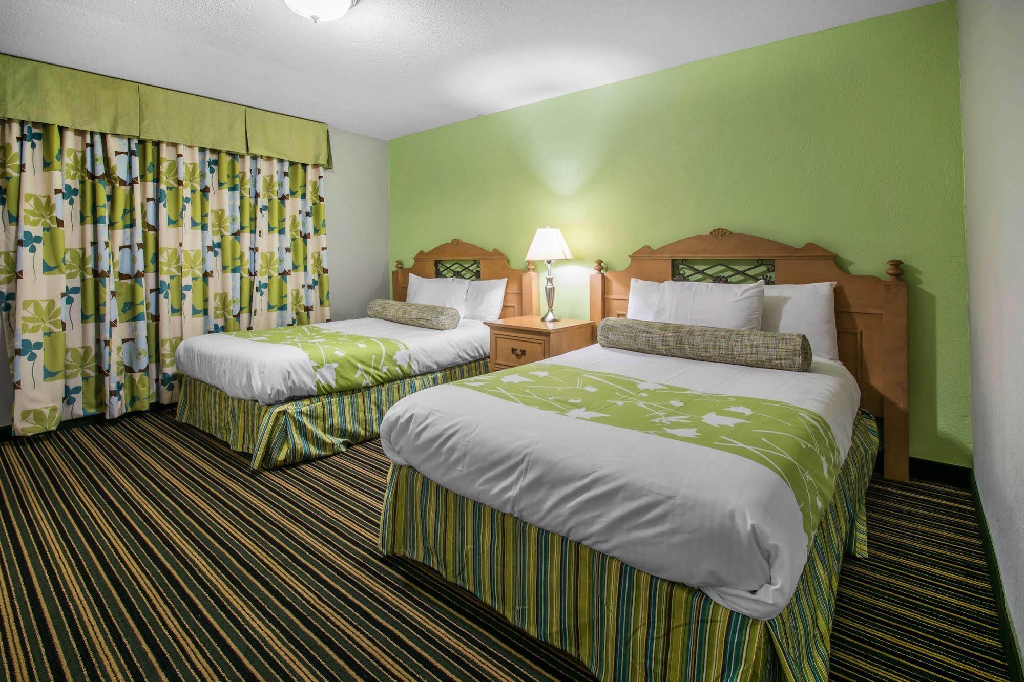 Rodeway Inn & Suites Winter Haven Chain Of Lakes Екстериор снимка