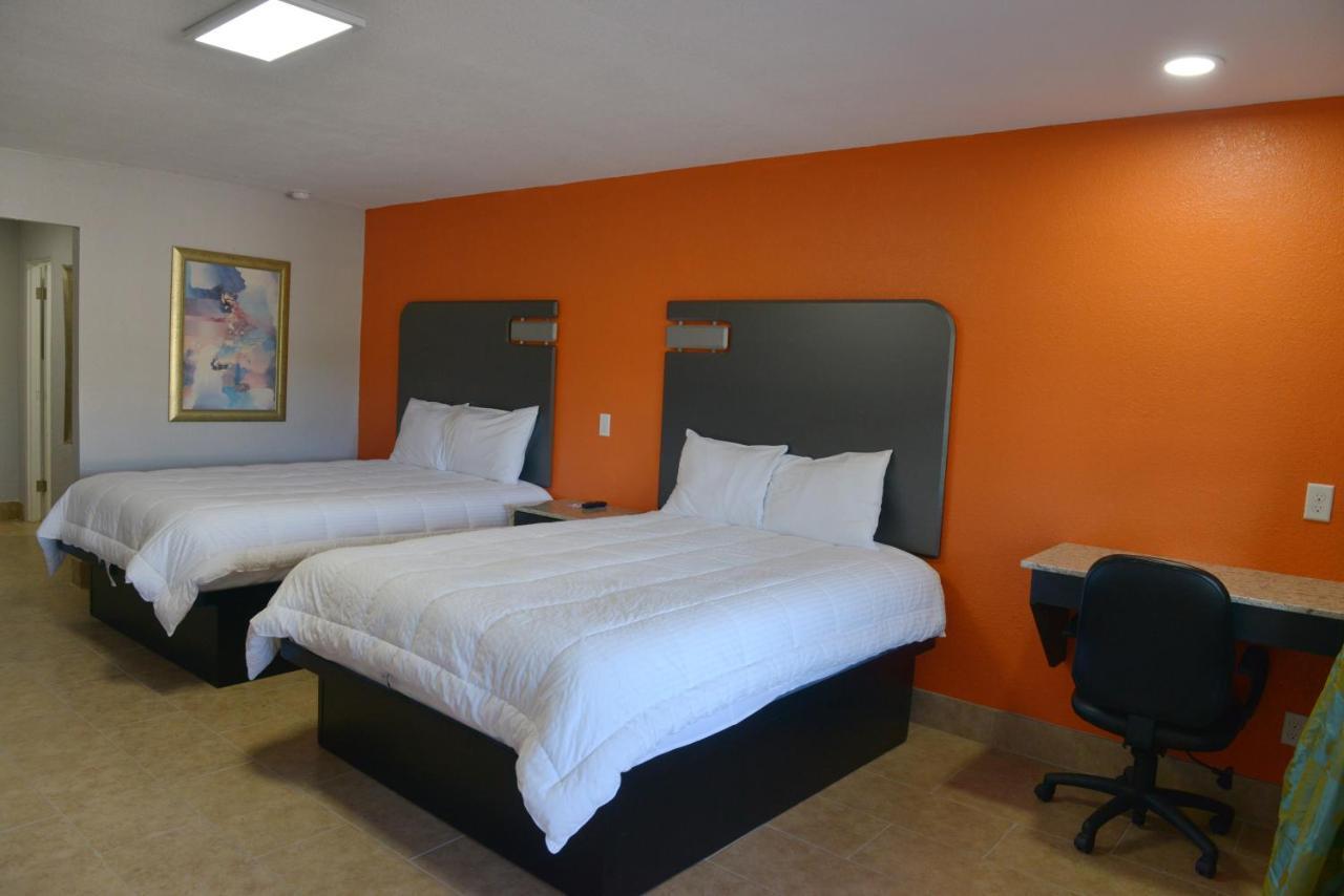 Rodeway Inn & Suites Winter Haven Chain Of Lakes Екстериор снимка