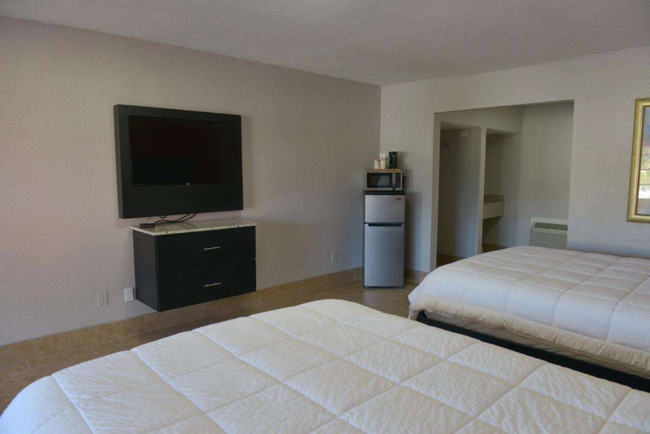 Rodeway Inn & Suites Winter Haven Chain Of Lakes Екстериор снимка