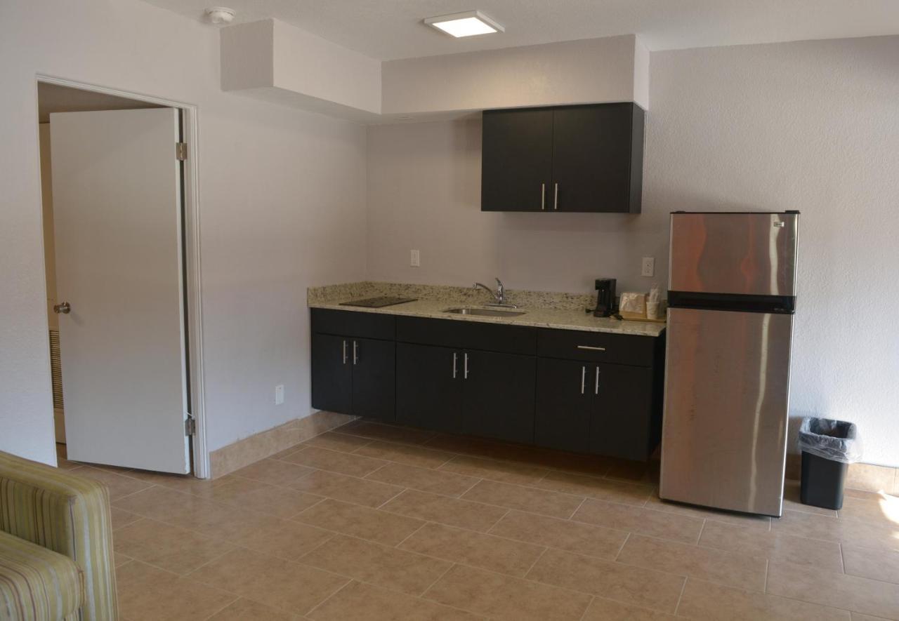 Rodeway Inn & Suites Winter Haven Chain Of Lakes Екстериор снимка