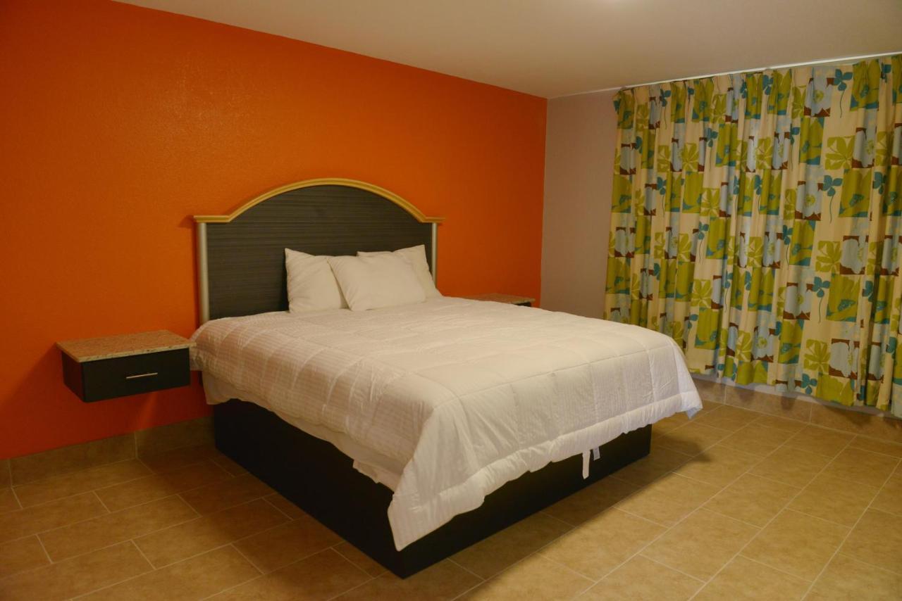 Rodeway Inn & Suites Winter Haven Chain Of Lakes Екстериор снимка