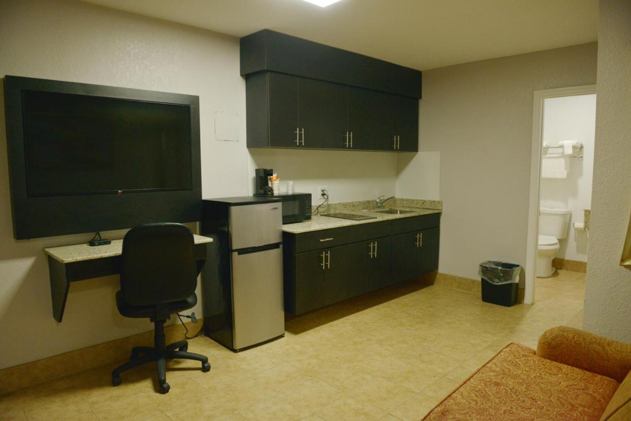 Rodeway Inn & Suites Winter Haven Chain Of Lakes Екстериор снимка