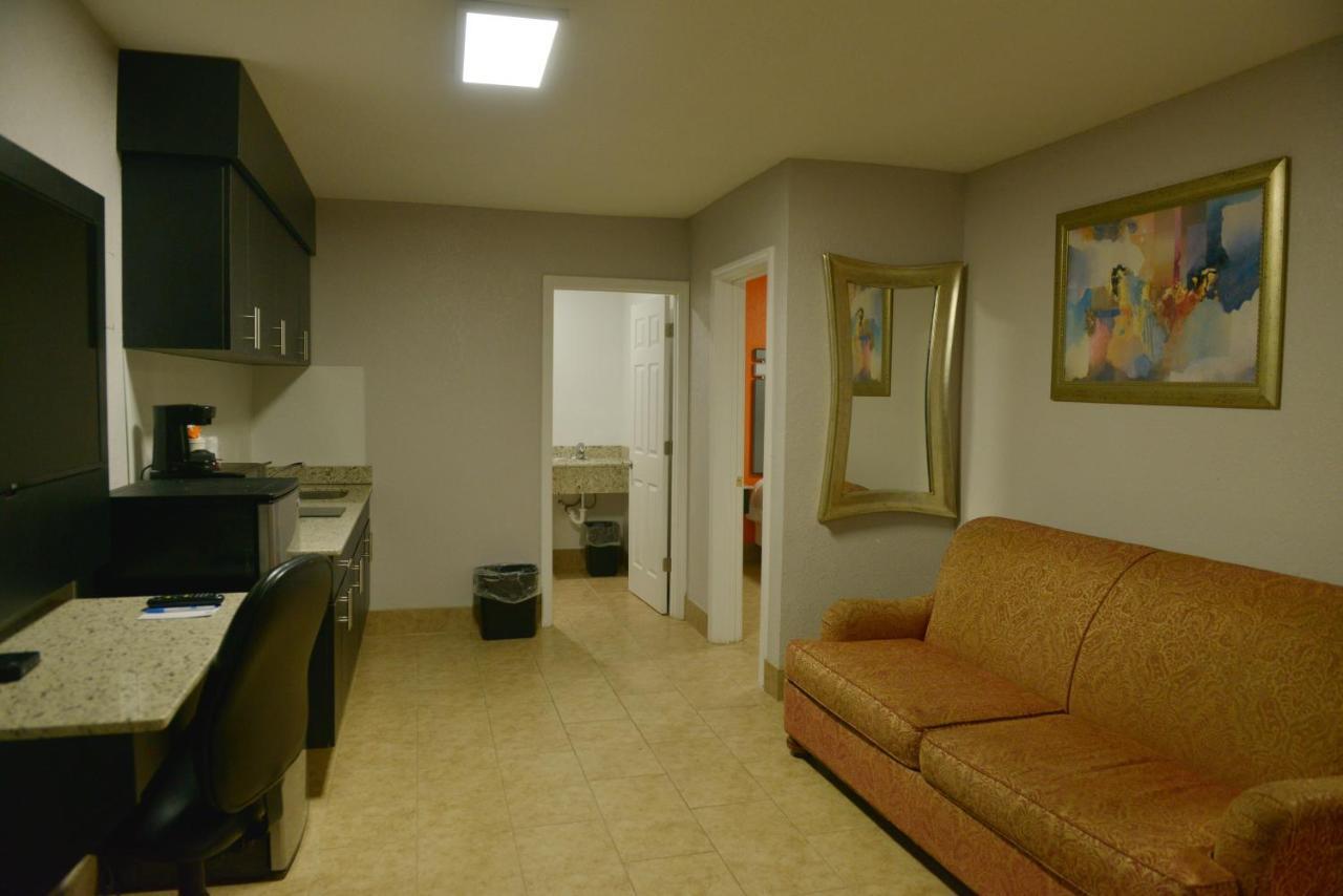 Rodeway Inn & Suites Winter Haven Chain Of Lakes Екстериор снимка